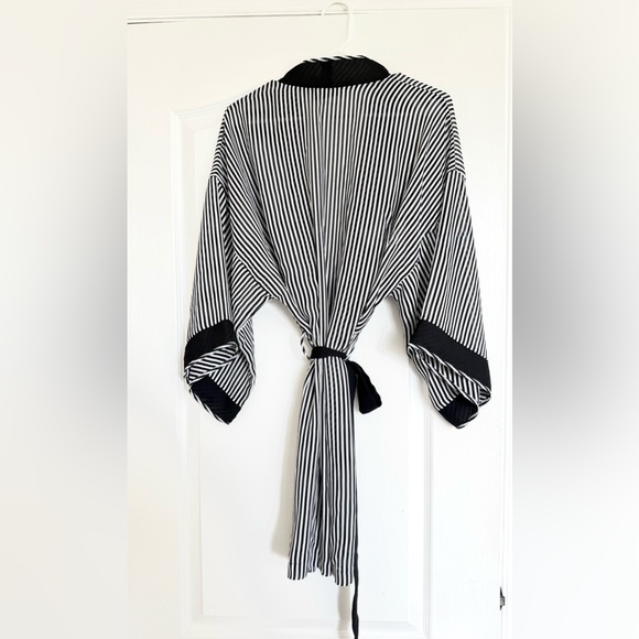 Rare Vintage Valentino Intimo Black and White Striped Robe, Made in USA, Small - Picture 4 of 8